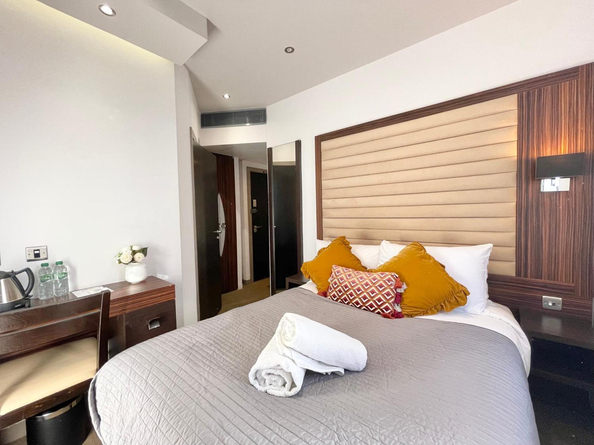 Maitrise Hotel London Exterior photo