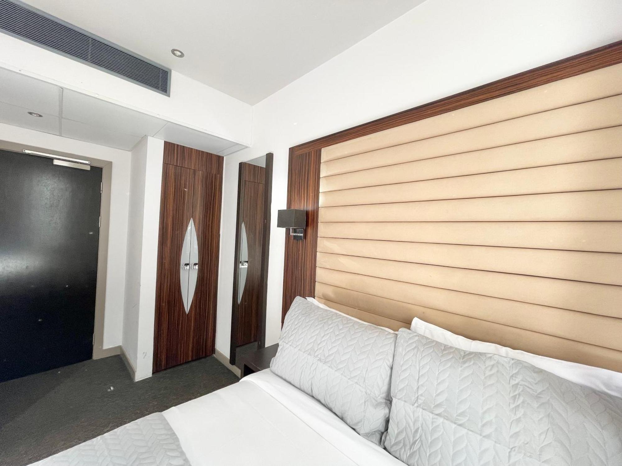 Maitrise Hotel London Exterior photo