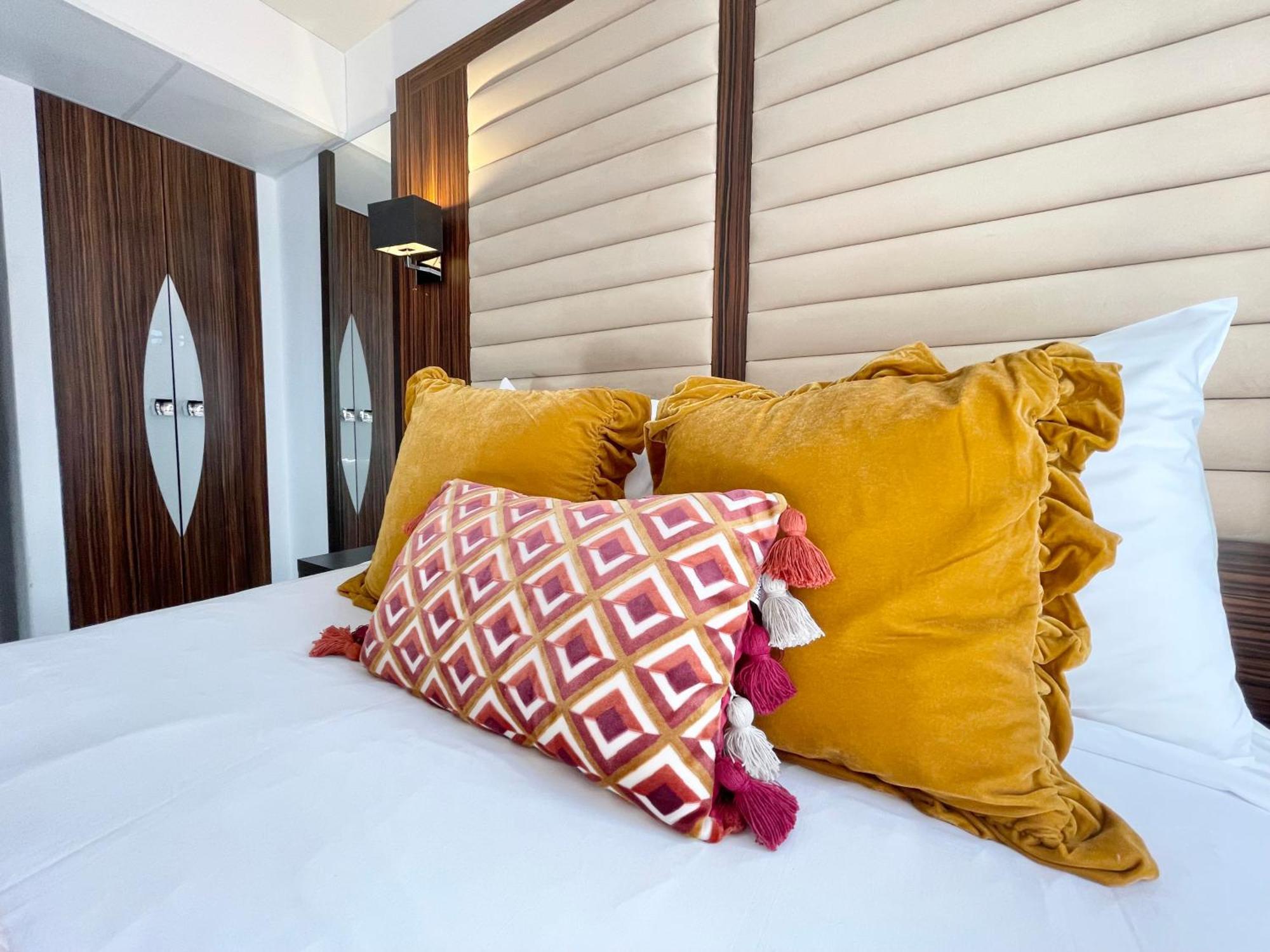 Maitrise Hotel London Exterior photo
